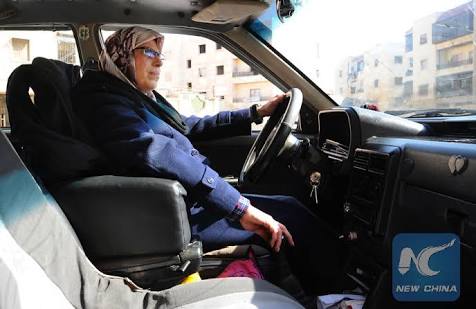 Sopir Taksi Wanita di Aleppo Yang Berani Mandiri Tantang Bahaya